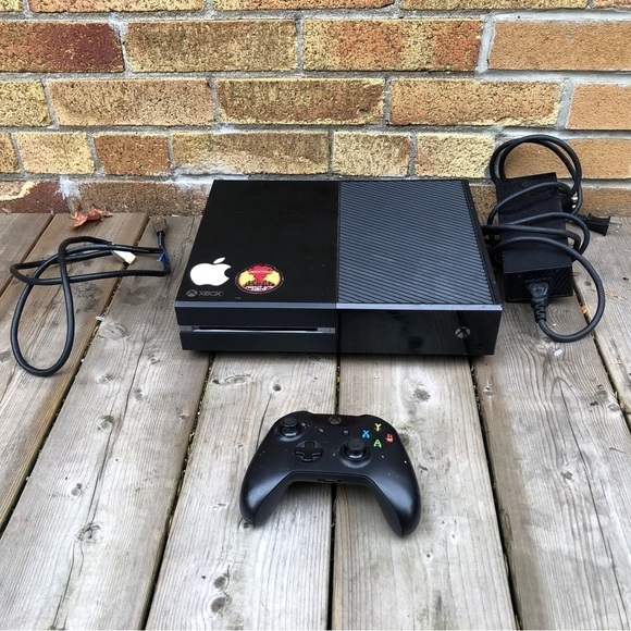 Xbox One Console With Remote & Cords - Picture 2 of 4